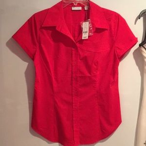 Women’s magenta short sleeve button down